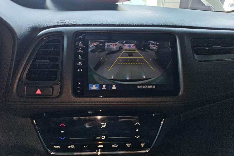 Used Honda Vezel 2020 220 TURBO CVT Elite Edition Audio And AC Panel