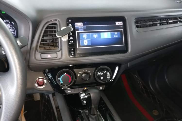Used Honda Vezel 2020 1.5L CVT Luxury Edition Audio And AC Panel
