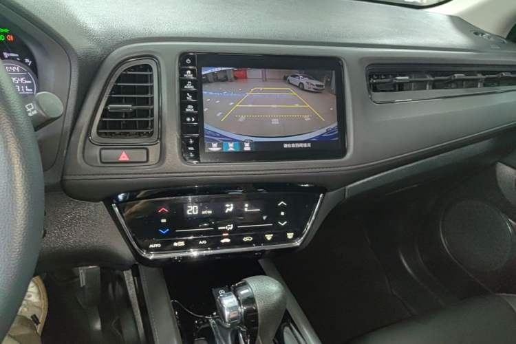 Used Honda Vezel 2020 220 TURBO CVT Elite Edition Audio And AC Panel