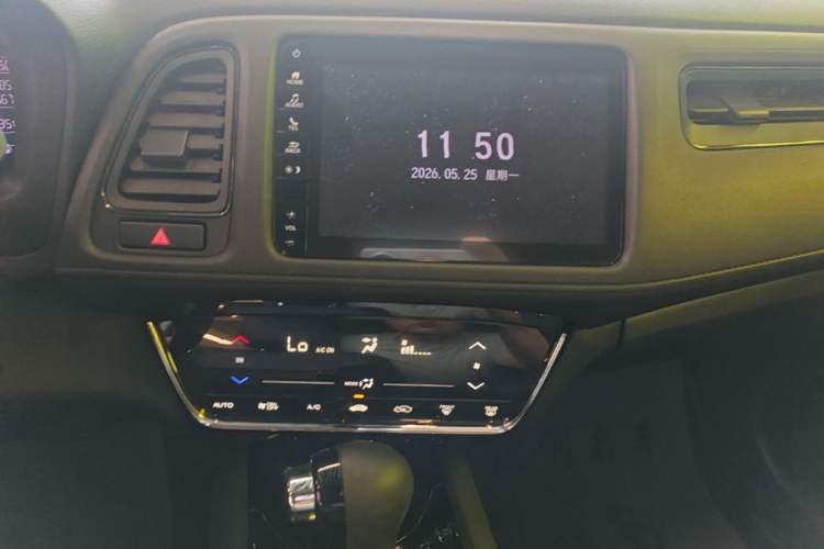 Used Honda Vezel 2020 220 TURBO CVT Elite Edition Audio And AC Panel