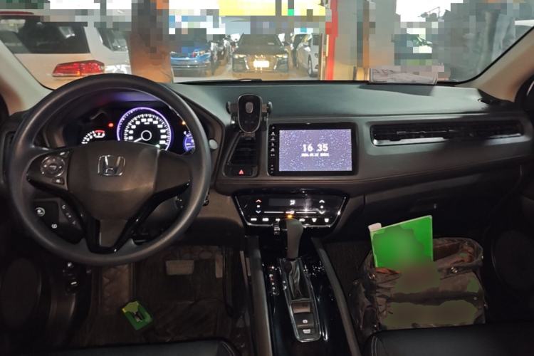Used Honda Vezel 2020 220 TURBO CVT Elite Edition Center Console