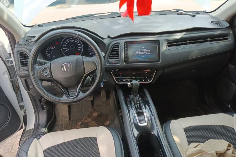 Used Honda Vezel 2020 220 TURBO CVT Elite Edition Center Console