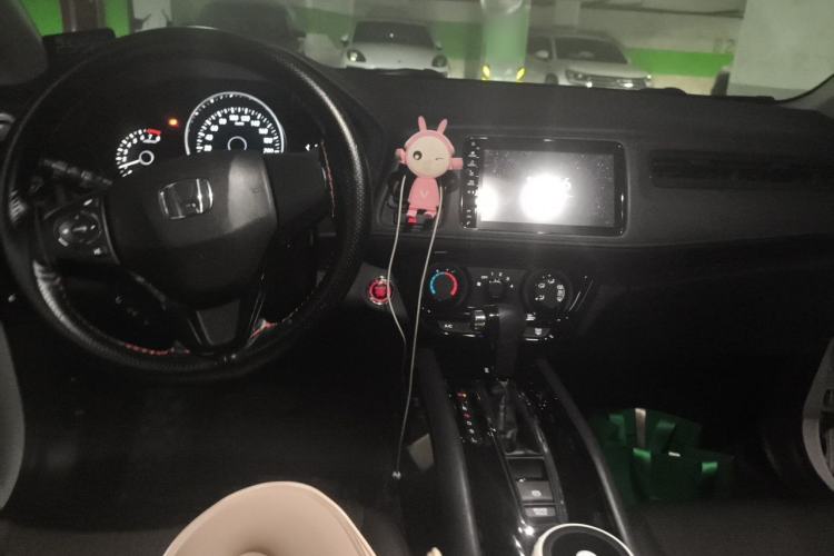 Used Honda Vezel 2020 1.5L CVT Luxury Edition Center Console