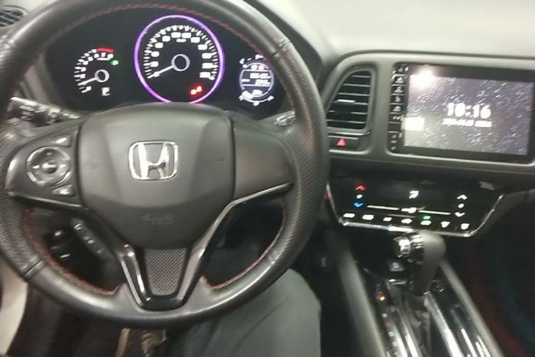 Used Honda Vezel 2020 220 TURBO CVT Luxury Edition Center Console