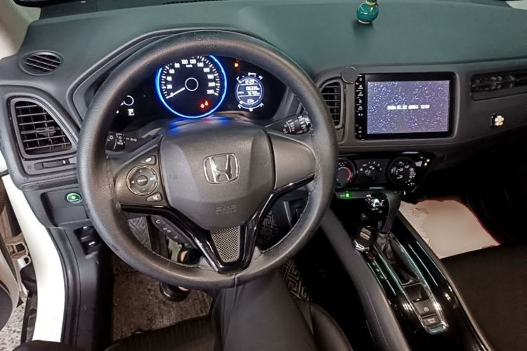 Used Honda Vezel 2020 1.5L CVT Luxury Edition Center Console