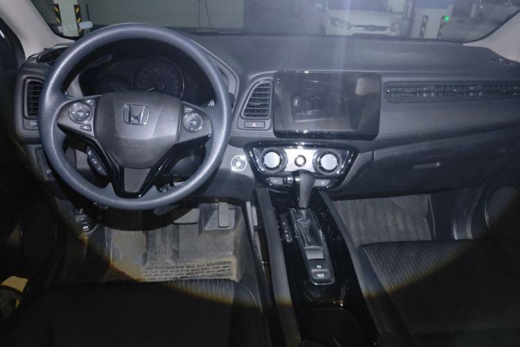 Used Honda Vezel 2020 1.5L CVT Luxury Edition Center Console