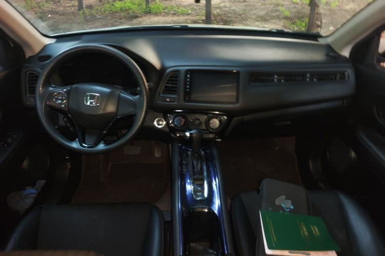 Used Honda Vezel 2020 1.5L CVT Luxury Edition Center Console