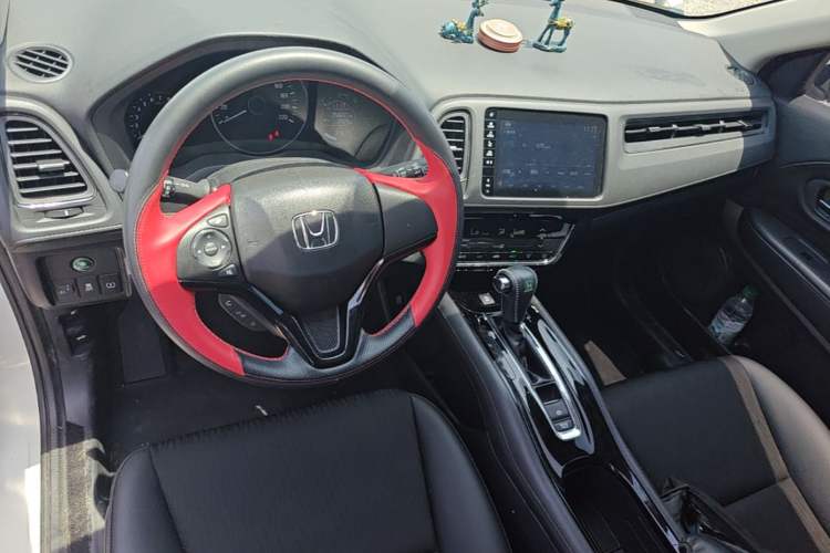 Used Honda Vezel 2020 220 TURBO CVT Luxury Edition Center Console