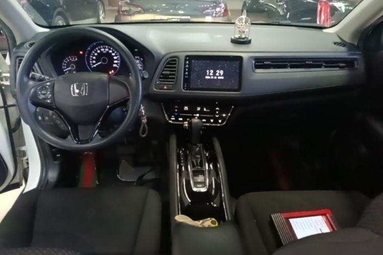 Used Honda Vezel 2020 220 TURBO CVT Elite Edition Center Console
