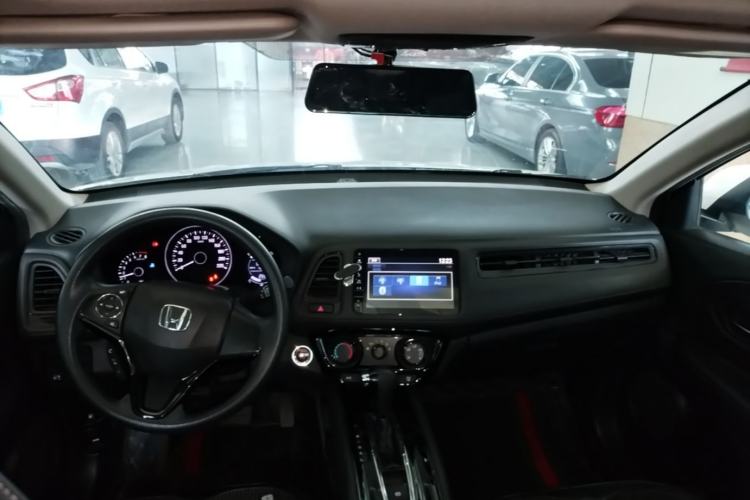 Used Honda Vezel 2020 1.5L CVT Luxury Edition Center Console