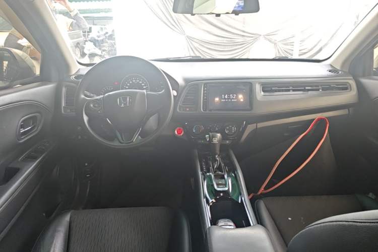 Used Honda Vezel 2020 1.5L CVT Luxury Edition Center Console
