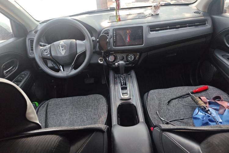Used Honda Vezel 2020 1.5L CVT Luxury Edition Center Console