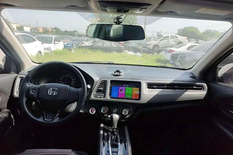 Used Honda Vezel 2020 1.5L CVT Luxury Edition Center Console