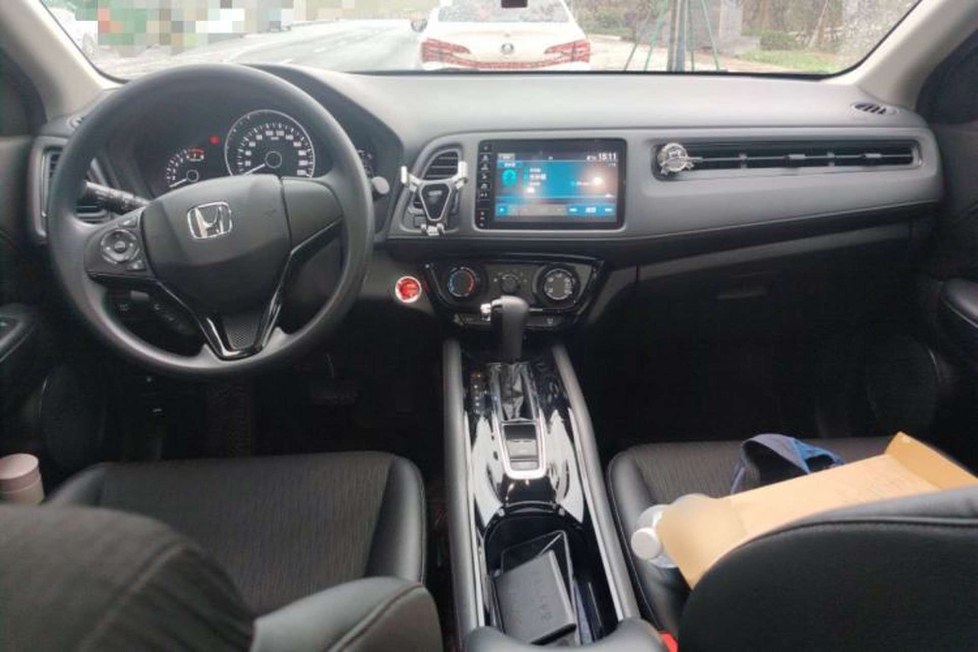 Used Honda Vezel 2020 1.5L CVT Luxury Edition Center Console