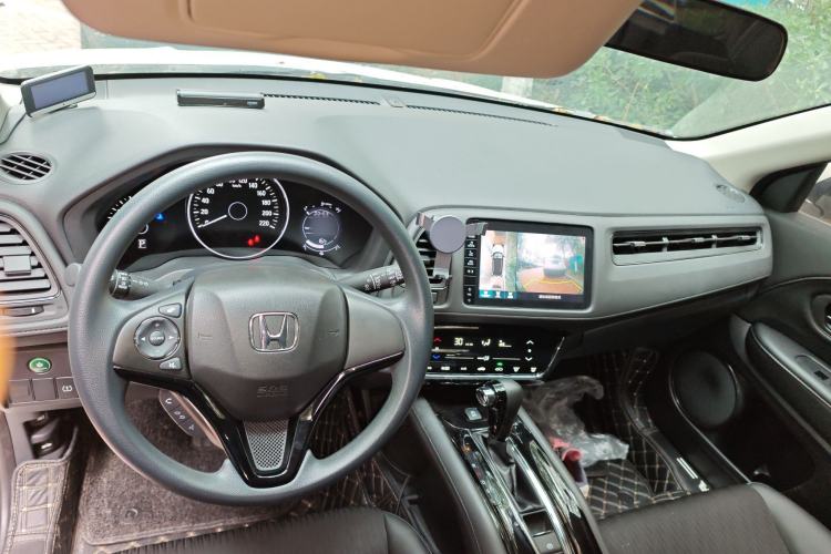 Used Honda Vezel 2020 220 TURBO CVT Luxury Edition Center Console