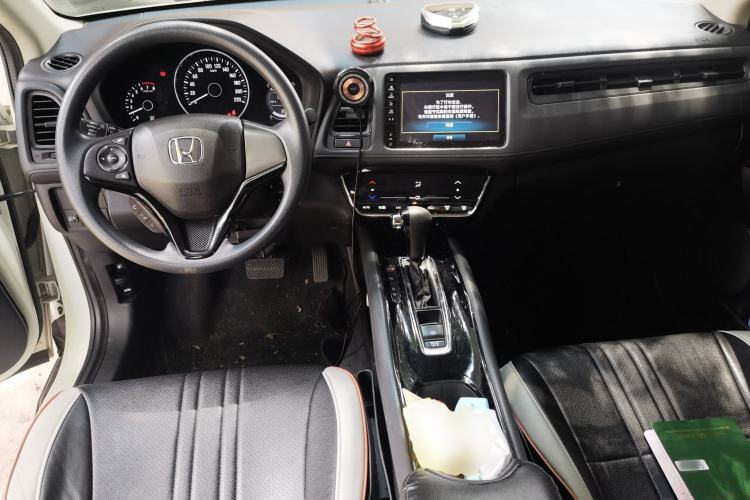 Used Honda Vezel 2020 220 TURBO CVT Elite Edition Center Console
