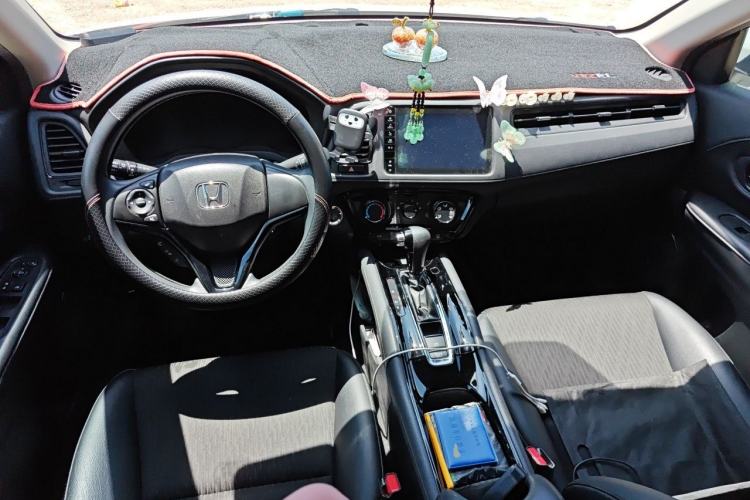 Used Honda Vezel 2020 1.5L CVT Luxury Edition Center Console