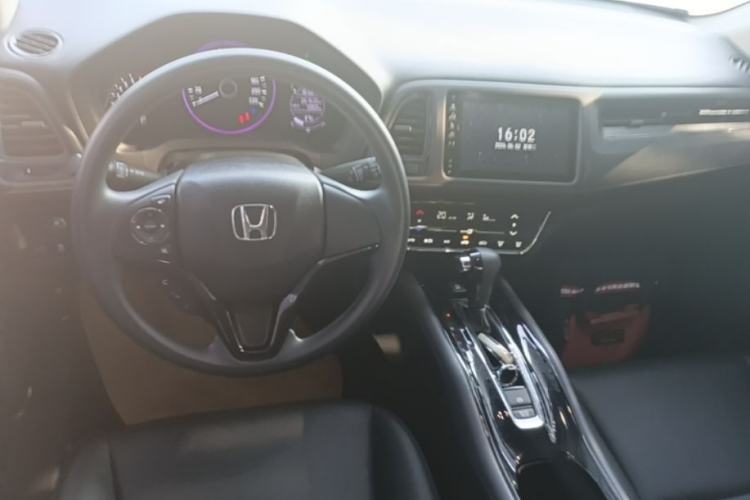 Used Honda Vezel 2020 220 TURBO CVT Luxury Edition Center Console
