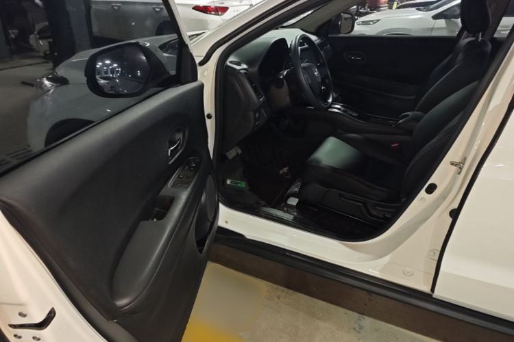 Used Honda Vezel 2020 220 TURBO CVT Elite Edition Driver Seat