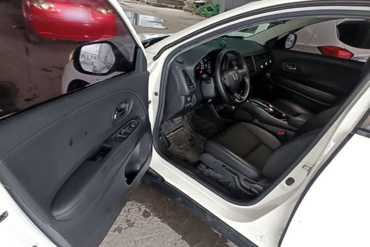 Used Honda Vezel 2020 1.5L CVT Luxury Edition Driver Seat