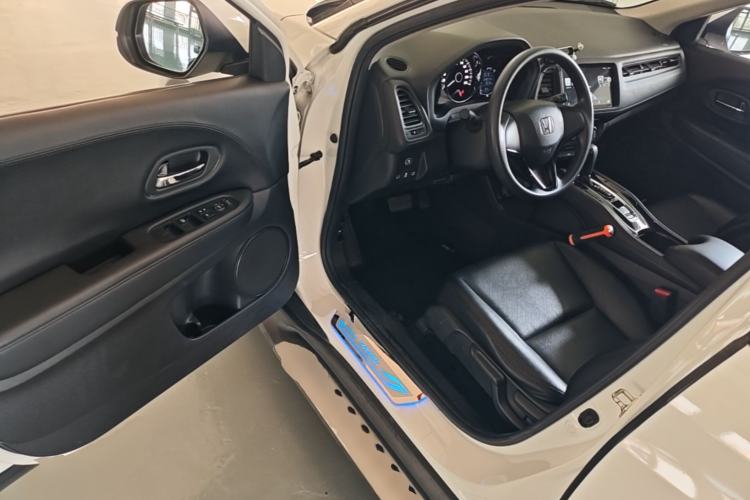Used Honda Vezel 2020 1.5L CVT Elite Edition Driver Seat