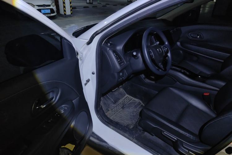 Used Honda Vezel 2020 1.5L CVT Luxury Edition Driver Seat