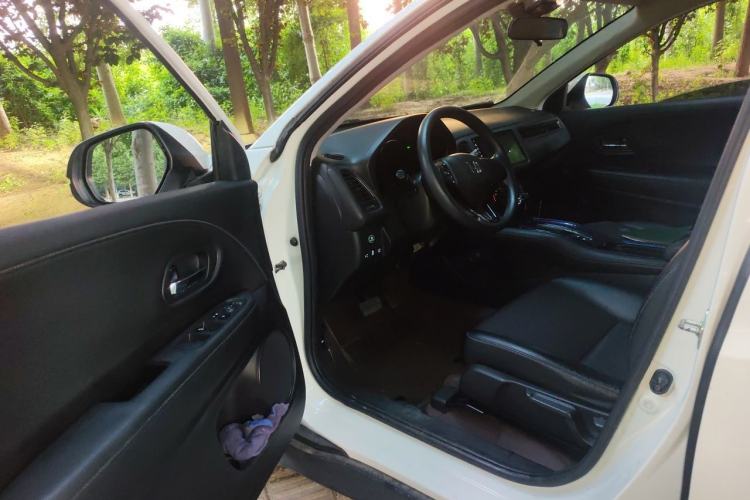 Used Honda Vezel 2020 1.5L CVT Luxury Edition Driver Seat