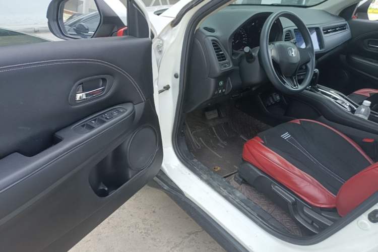 Used Honda Vezel 2020 1.5L CVT Elite Edition Driver Seat