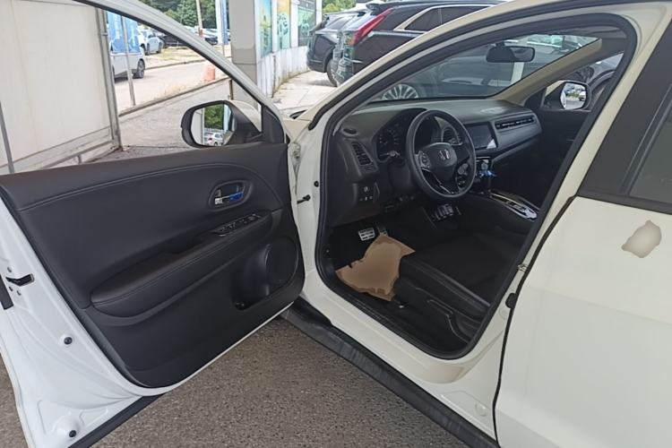 Used Honda Vezel 2020 1.5L CVT Luxury Edition Driver Seat