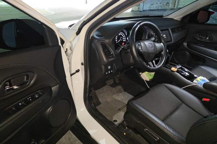 Used Honda Vezel 2020 1.5L CVT Luxury Edition Driver Seat
