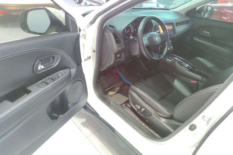 Used Honda Vezel 2020 1.5L CVT Elite Edition Driver Seat