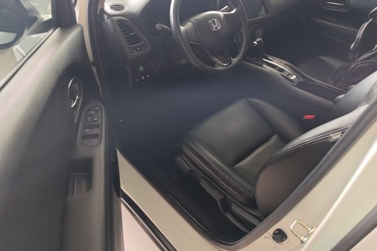 Used Honda Vezel 2020 1.5L CVT Elite Edition Driver Seat