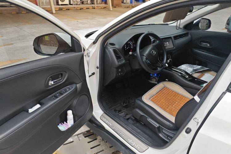 Used Honda Vezel 2020 1.5L CVT Luxury Edition Driver Seat