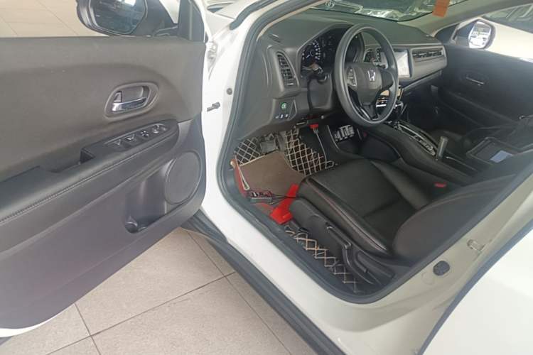 Used Honda Vezel 2020 220 TURBO CVT Elite Edition Driver Seat