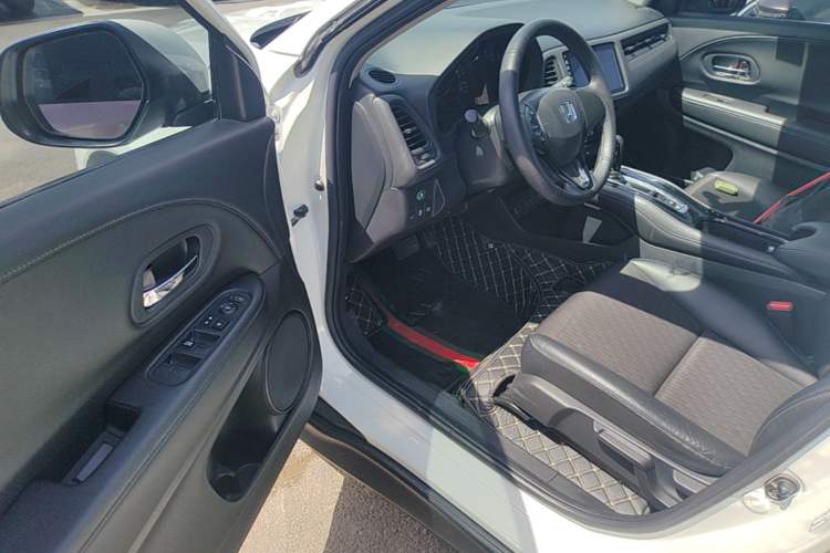 Used Honda Vezel 2020 1.5L CVT Luxury Edition Driver Seat