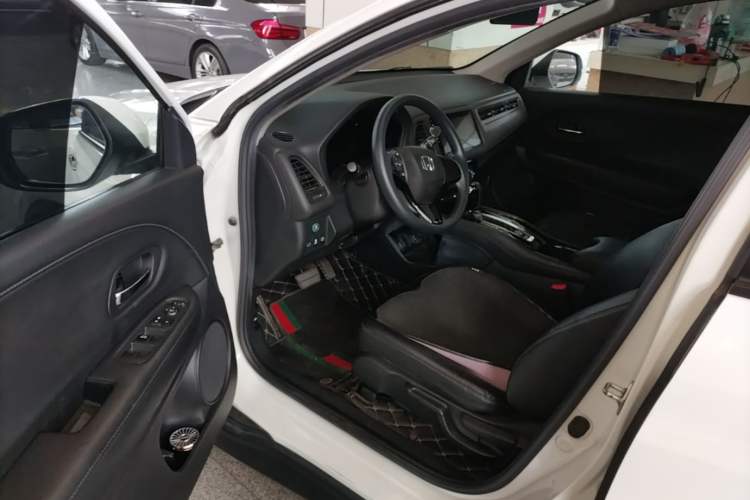 Used Honda Vezel 2020 1.5L CVT Luxury Edition Driver Seat