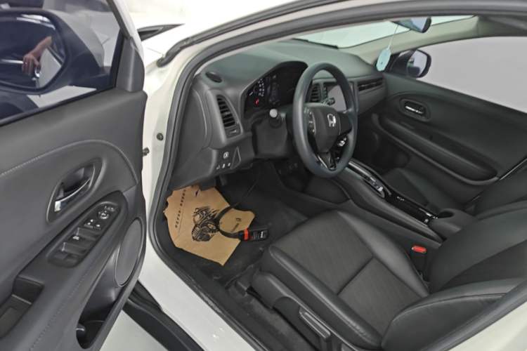 Used Honda Vezel 2020 1.5L CVT Luxury Edition Driver Seat