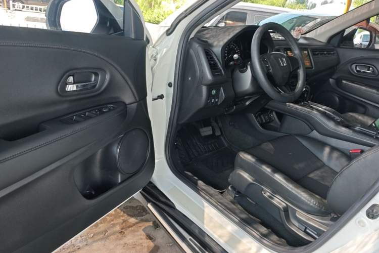 Used Honda Vezel 2020 1.5L CVT Luxury Edition Driver Seat
