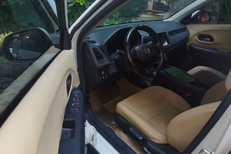 Used Honda Vezel 2020 1.5L CVT Elite Edition Driver Seat