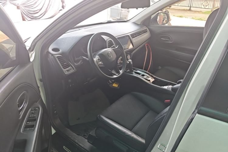 Used Honda Vezel 2020 1.5L CVT Luxury Edition Driver Seat