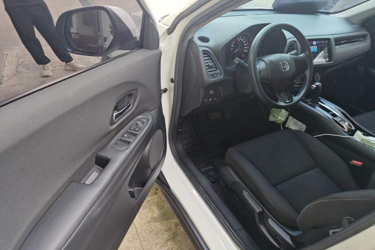 Used Honda Vezel 2020 1.5L CVT Elite Edition Driver Seat