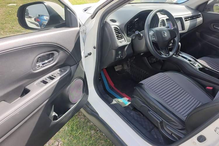 Used Honda Vezel 2020 1.5L CVT Luxury Edition Driver Seat