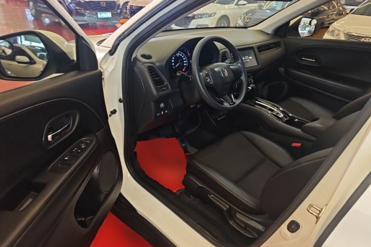 Used Honda Vezel 2020 1.5L CVT Luxury Edition Driver Seat
