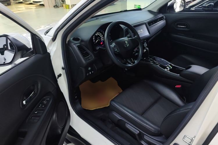 Used Honda Vezel 2020 1.5L CVT Luxury Edition Driver Seat