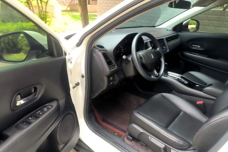 Used Honda Vezel 2020 1.5L CVT Elite Edition Driver Seat
