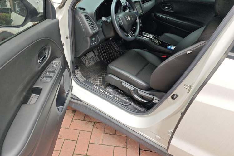 Used Honda Vezel 2020 220 TURBO CVT Luxury Edition Driver Seat