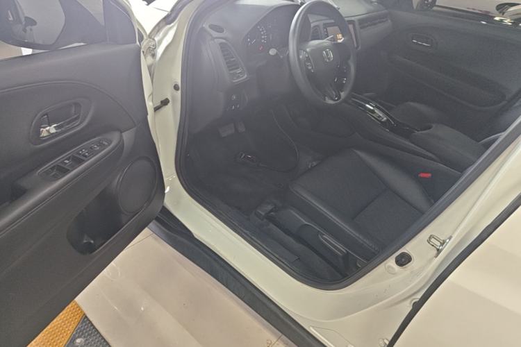 Used Honda Vezel 2020 1.5L CVT Luxury Edition Driver Seat
