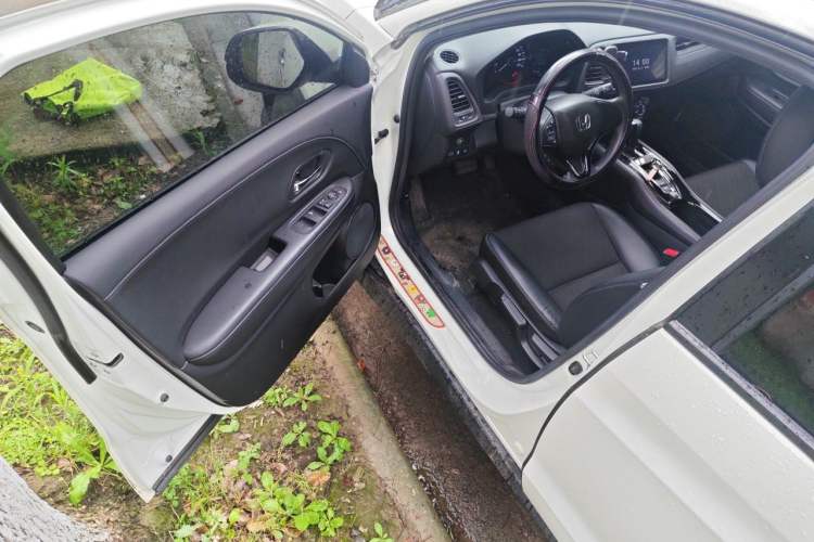 Used Honda Vezel 2020 1.5L CVT Luxury Edition Driver Seat