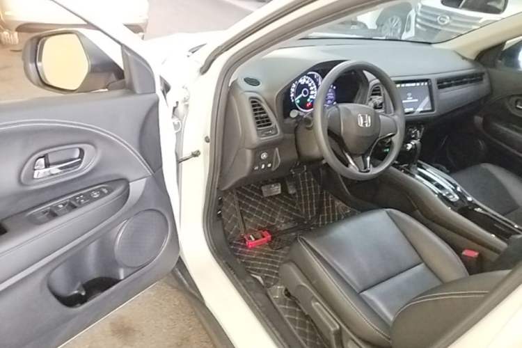 Used Honda Vezel 2020 1.5L CVT Elite Edition Driver Seat