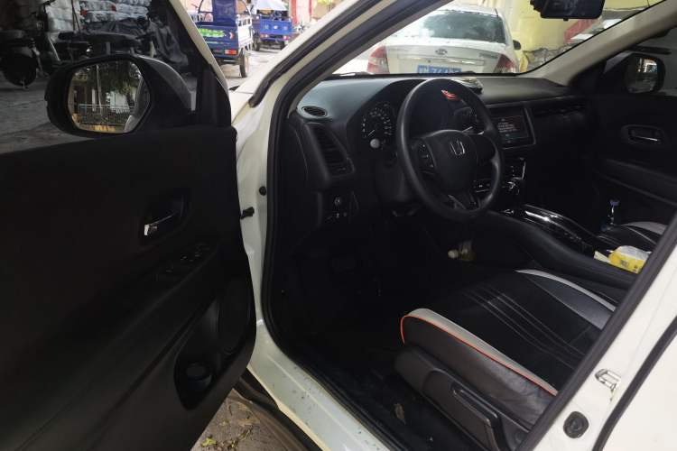 Used Honda Vezel 2020 220 TURBO CVT Elite Edition Driver Seat